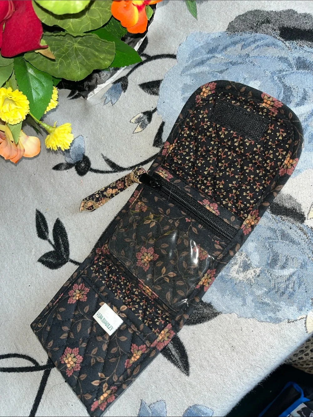 Vera Bradley Quilted Black Paisley Floral Compact Wristlet Wallet - Picture 2 of 4